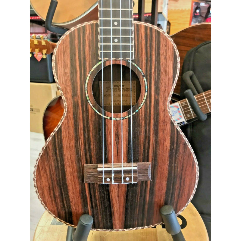 Freshman UKEBONYT Tenor Ukulele. Ebony Top, Aquila Strings Plus Gig Bag